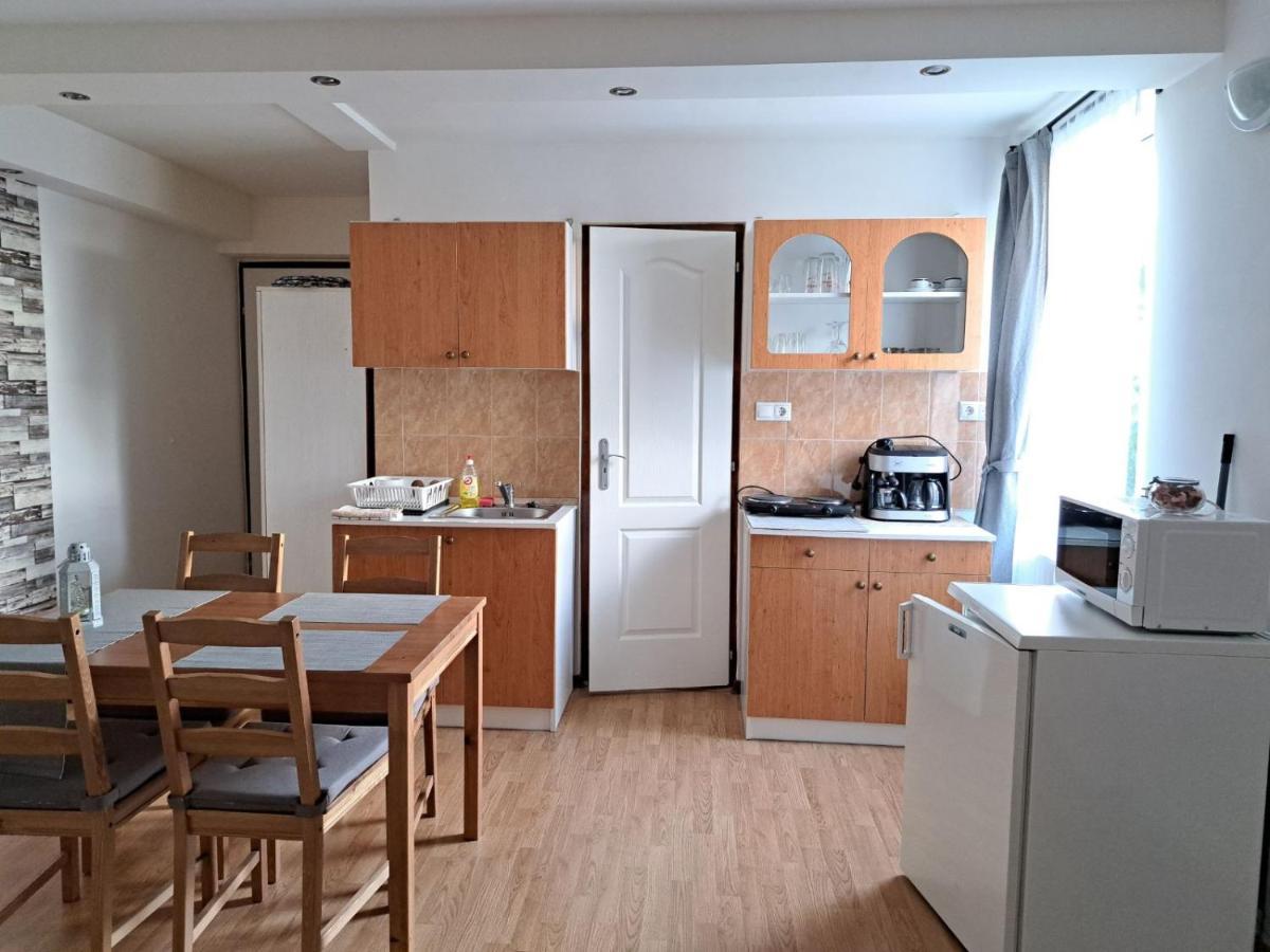 Nefelejcs Vendeghaz Hotel Balatonkenese Buitenkant foto